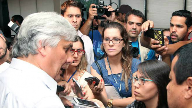 Em engtrevista a jornalistas, logo que chegou de Brasília, Delcídio  disse que terá apoio do PP e PSOL (Foto: Divulgação)