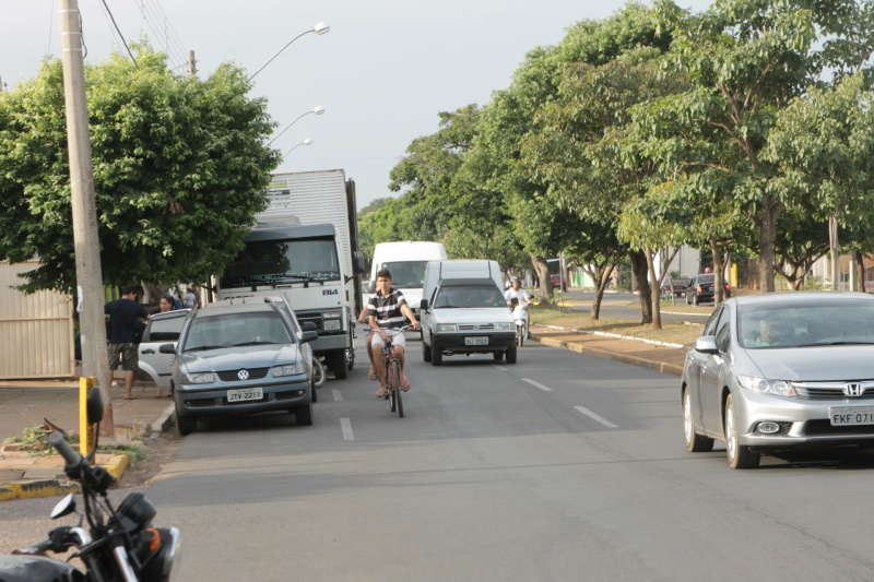 Avenida Filinto Muller com a rua Bom Jesus: vias movimentadas e trânsito dos mais complicados (Foto: Edivelton Kologi)