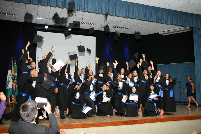 Formandos concluíram o Ensino Médio juntamente ao curso técnico em mecânica (Foto: Divulgação.)