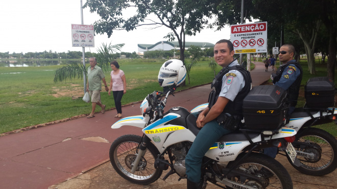 Policiamento com motos também presente na Lagoa Maior (Foto: Ricardo Ojeda)