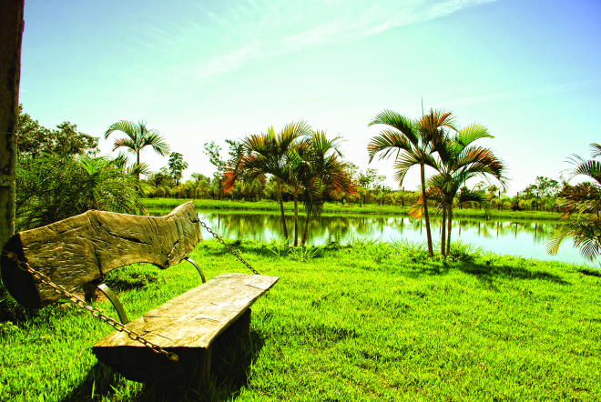 Lago com estrutura para acomodar os moradores que gostam de apreciar a natureza (Foto: ALBC)
