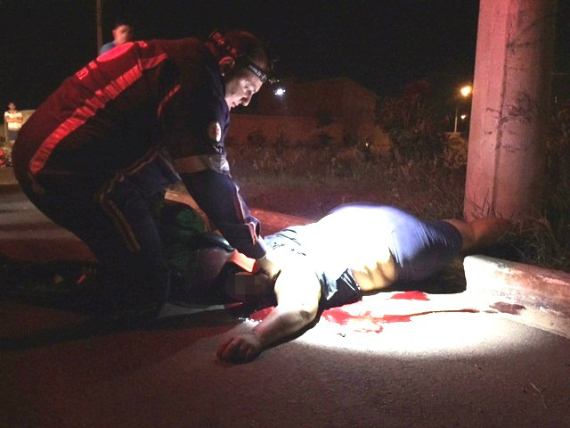Testemunhas acionaram o resgate, porem mesmo com atendimento de emergência no local a vítima não resistiu (Foto: Marcos Campos/TL Notícias)