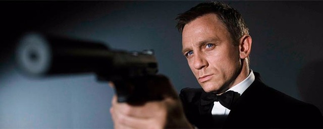  Daniel Craig volta a interpretar o espião 007
