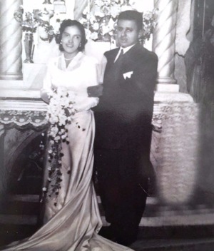 
Foto do casamento da Tia Nega, com Benedito Soares da Mota, conhecido como  “Madrugada”. Ele foi homenageado pelo ex-governador, que batizou o estádio local de Madrugadão (Foto: Álbum de família)
