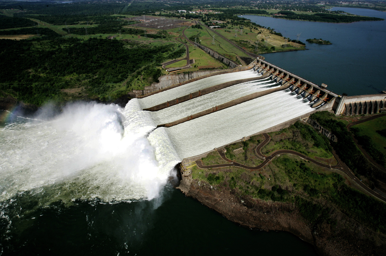 Diminuição na capacidade de geração das hidrelétricas, em razão da falta de chuva, elevou os custos do setor (Foto: Itaipu/Divulgação)