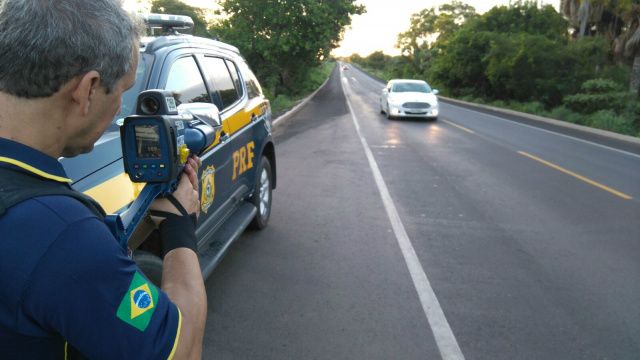 Somente nesses cinco dias, 69.448 veículos foram flagrados com excesso de velocidade. (Foto: Divulgação/PRF).