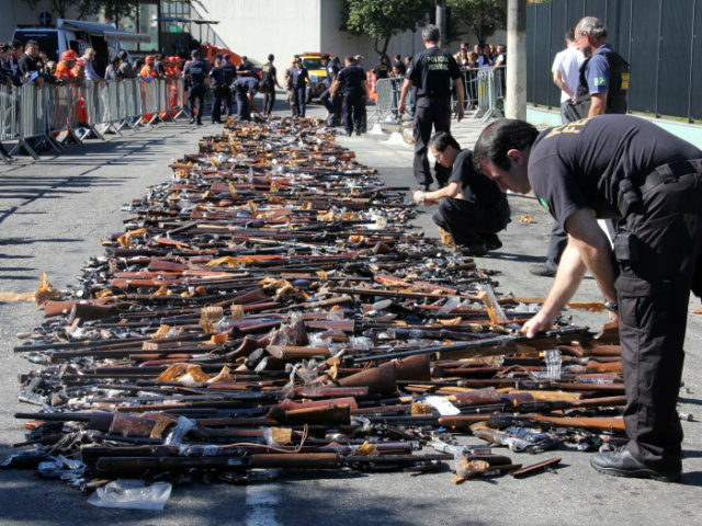 Segundo o Ministério da Justiça mais da metade das aproximadamente 16 milhões de armas de fogo que estão nas mãos dos cidadãos (Foto: Google)