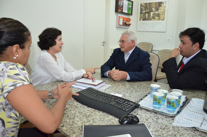Texto
A prefeita Marcia Moura (PMDB), recebeu na manhã desta sexta-feira (22), na sala de reuniões do Gabinete, a visita de representantes do Conselho Regional de Enfermagem de Mato Grosso do Sul – COREN-MS. (Foto: Assessoria)