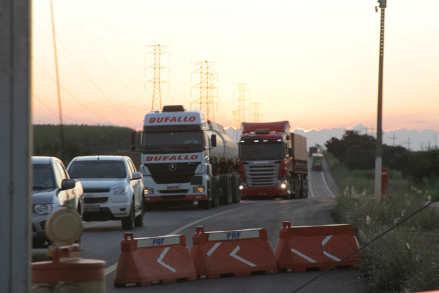 De acordo com informações do Dnit, cerca de nove mil veículos passam diariamente pela rodovia (Foto: Ricardo Ojeda)
