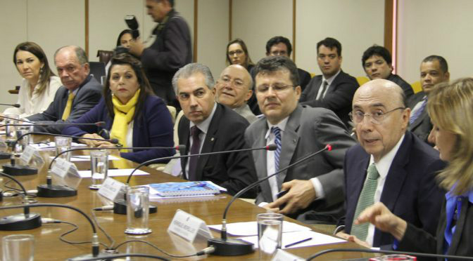 Governador Reinaldo em reunião da renegociação. (Foto: Chico Ribeiro)