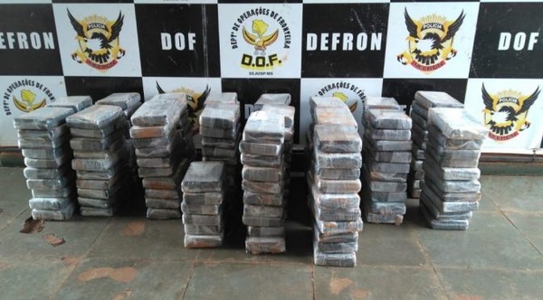 Polícia de Fronteira apreende carreta com 220kg de cocaína