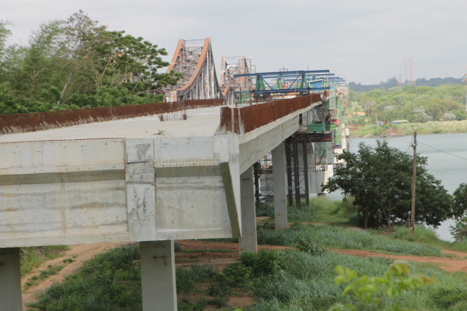 Ponte rodoviária deverá ser entregue no próximo ano, mas sua inauguração não depende da construção do contorno rodoviário (Foto: Nelson Roberto)