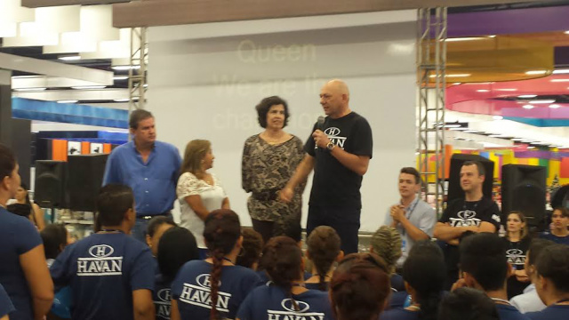 Luciano Hang, na presença de Marcia Moura e Eduardo Rocha, entre outras autoridades locais, inaugurou oficialmente a Havan de Tr~es Lagoas (Foto: Ricardo Ojeda)