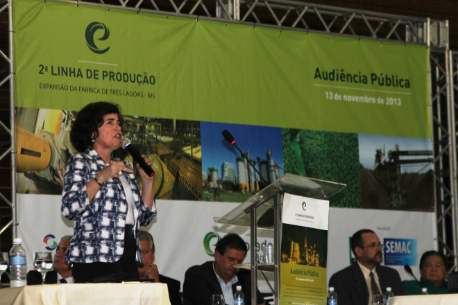 A prefeita Marcia Moura ao invés de discurso preferiu mostrar em detalhes através de um vídeo o crescimento do município, principalmente as exportações de produtos industrializados em Três Lagoas (Foto: Ricardo Ojeda)   