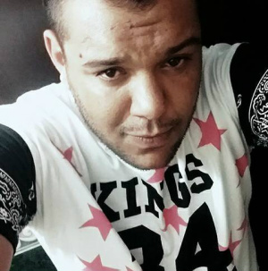 ‘’Saímos para matar veado’’, diziam agressores de homossexual em Três Lagoas Caio antes de ser espancado. (Foto: Reprodução/ Facebook).