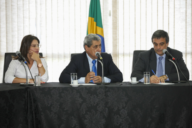 Presidente da Funai, governador André e ministro José Eduardo Cardozo durante audiência (Foto: Assessoria de Comunicação)