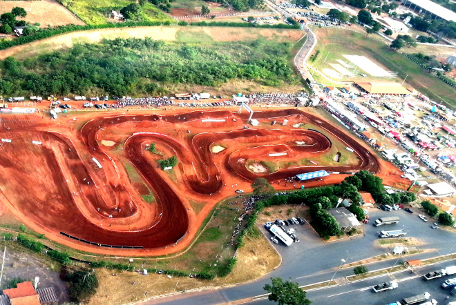 Vista aérea do Arena Mix quando sediou a  2ª Etapa do Campeonato Brasileiro de Motocross realizada no dia 26 de maio deste ano e contou com um público de 15 mil pessoas (Fotos: Arquivo/Perfil News)