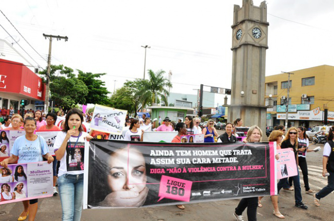 A passeata, realizada no Dia Internacional da Não Violência, integra a programação da Campanha 2013 dos “16 Dias de Ativismo” (Foto: Divulgação/Assecom)