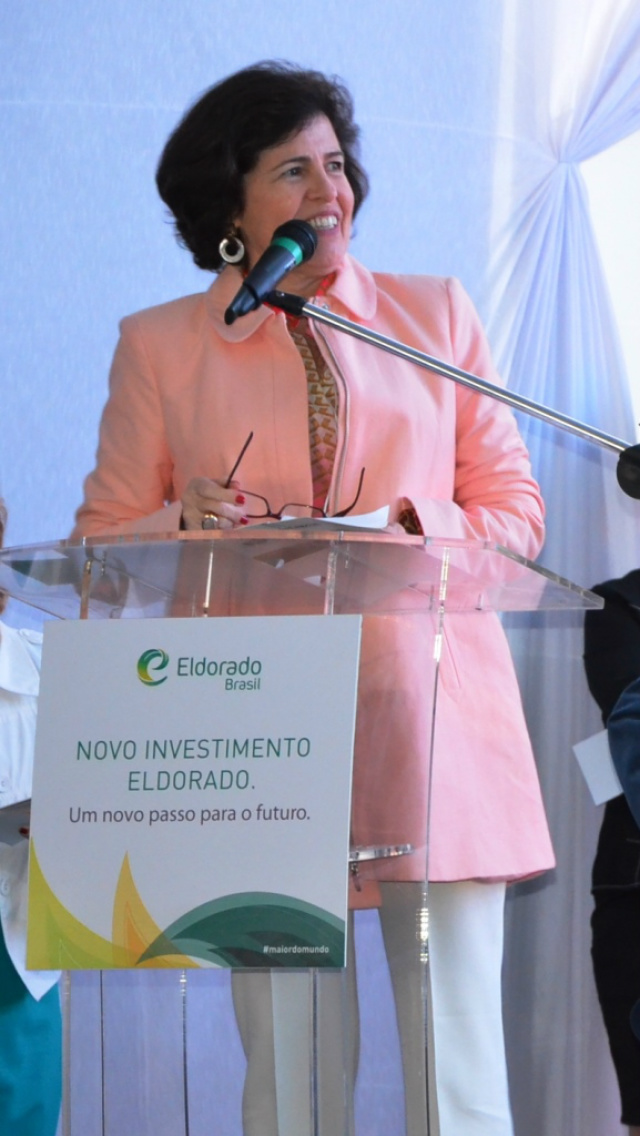 A prefeita Marcia Moura, em seu discurso mencionou a emoção que sentia, por Três Lagoas estar recebendo um investimento de R$ 8 bilhões no dia do seu centenário. (Foto: Assessoria) 