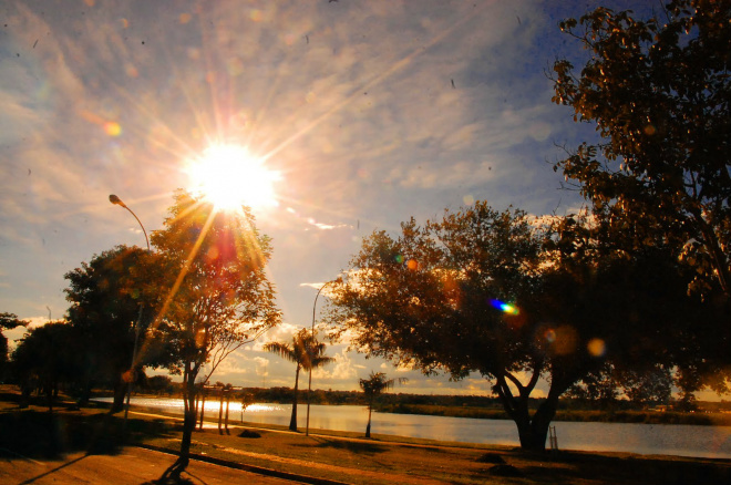 Sol escaldante durante todo o dia em Três Lagoas (Foto: Google Imagens)