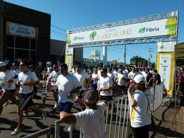 Uma centena de corredores participaram do evento que teve como base a Lagoa Maior (Foto: Divulgação)