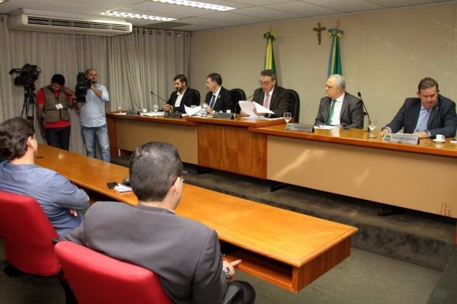 Deputados que integram a CPI da JBS em Mato Grosso do Sul foram inconsequentes ao pedir o bloqueio das contas da empresa, diz editorial de jornal  (Foto: Wagner Guimarães/ALMS)