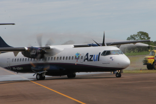 Chegada do primeiro voo da Azul em Três Lagoas (Foto: Nelson Roberto)