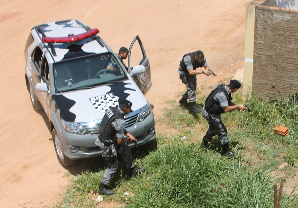 Policiais sempre preparados para entrar em ação contra o crime (Foto: Jean Souza)