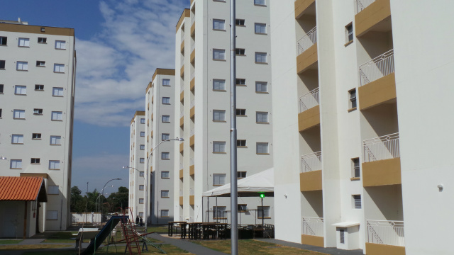 O condomínio é dividido em cinco blocos com 30 apartamentos separados em oito andares (Foto: Ricardo Ojeda)