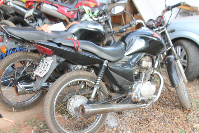Duas motos de Jagunço também foram apreendidas pela polícia. (Foto: Lucas Gustavo).