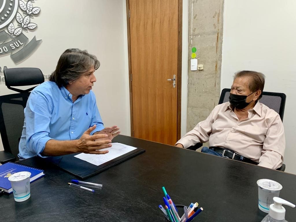 Na Seinfra, prefeito Akira se reúne com Caravina e reitera pedidos de obras para Bataguassu Na Seinfra, prefeito Akira se reúne com Caravina e reitera pedidos de obras para Bataguassu