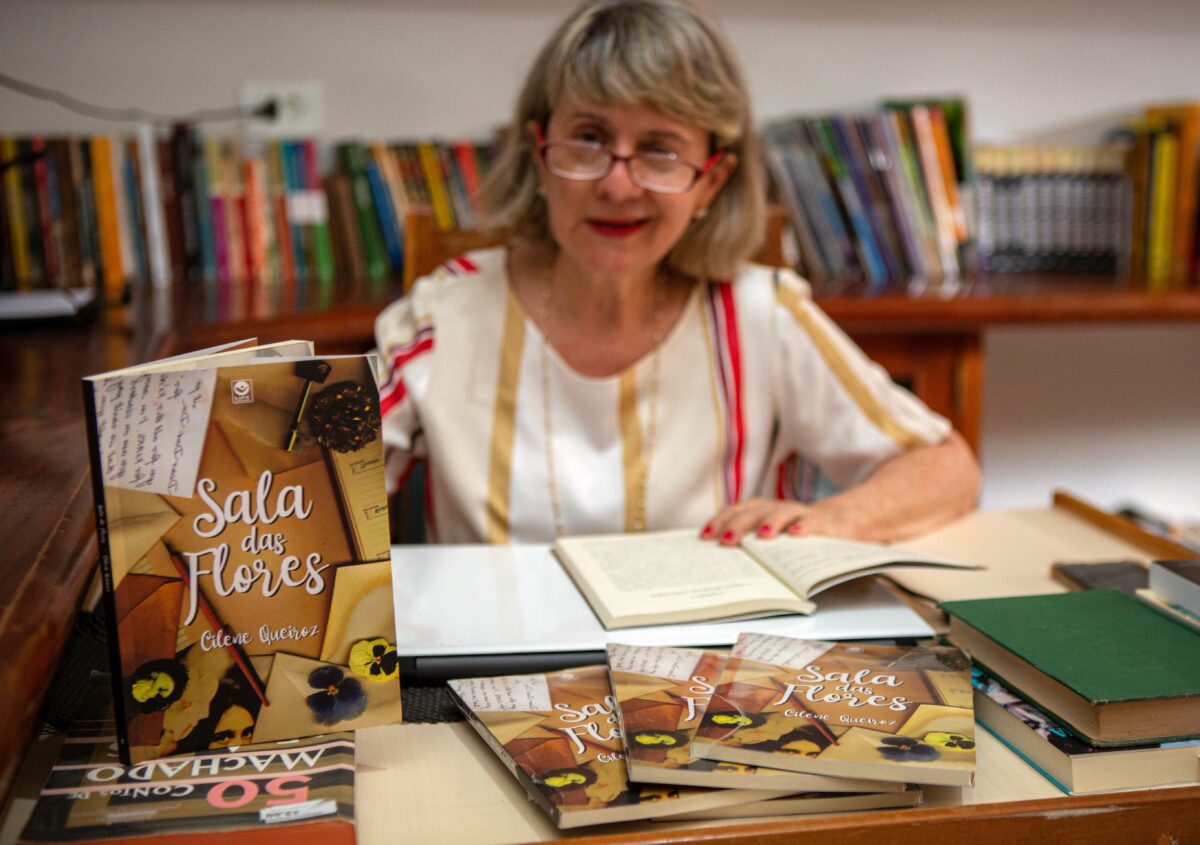 Três-lagoense Cilene Queiroz lança novo livro “Sala das Flores”