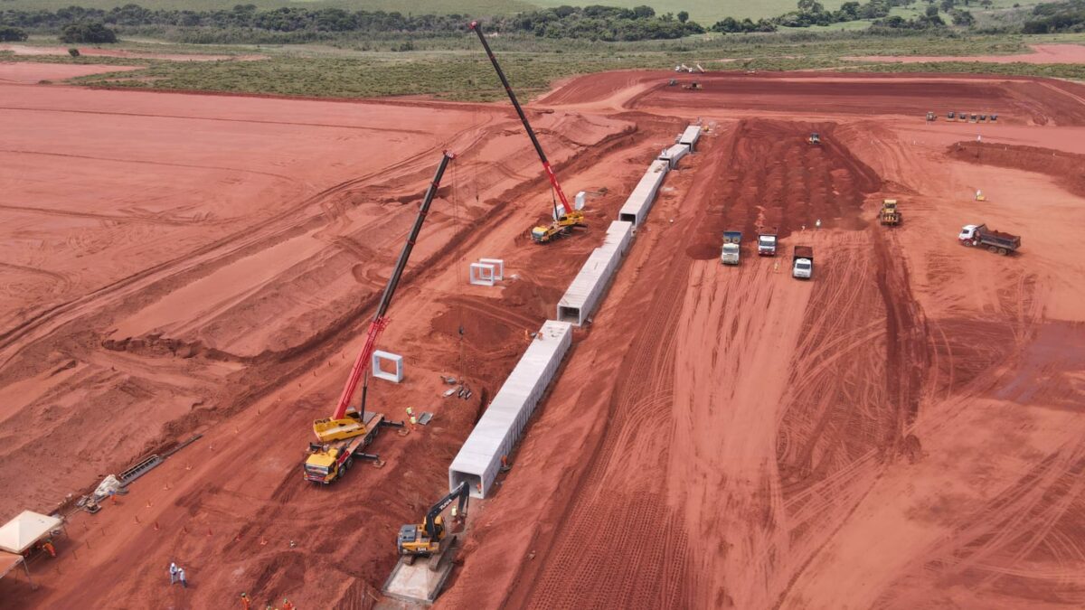 VÍDEO: Com mais de 10 meses de obras, projeto da Suzano Celulose em Ribas surpreende pelo tamanho VÍDEO: Com mais de 10 meses de obras, projeto da Suzano Celulose em Ribas surpreende pelo tamanho