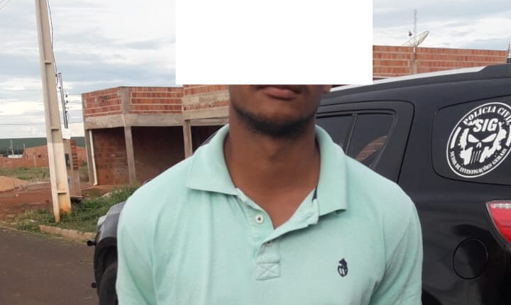 Bandidos tentam assaltar relojaria, um fica ferido e dupla acaba presa Bandidos tentam assaltar relojaria, um fica ferido e dupla acaba presa