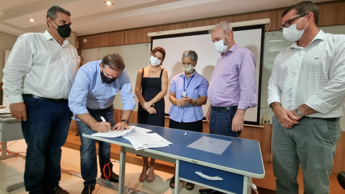 Em Três Lagoas, Resende garante que até final de fevereiro de 2022 será conhecida empresa que vai administrar HR Magid Thomé