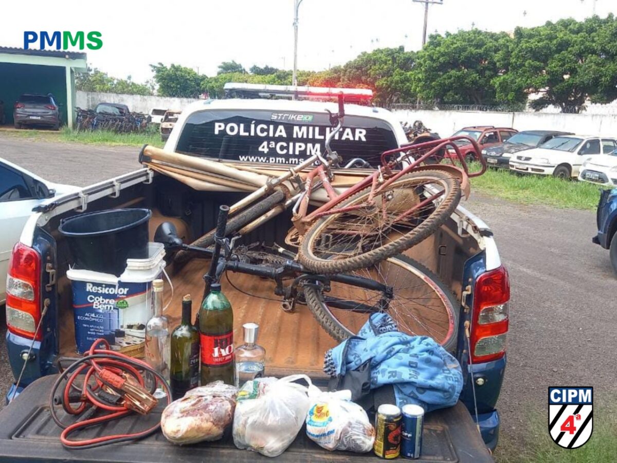 Moradora vê bandidos fazendo "limpa" em casa e chama polícia; dupla acabou presa