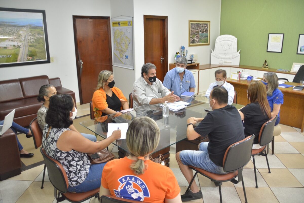 Akira recebe representantes do Simted para tratar do piso nacional dos professores Akira recebe representantes do Simted para tratar do piso nacional dos professores