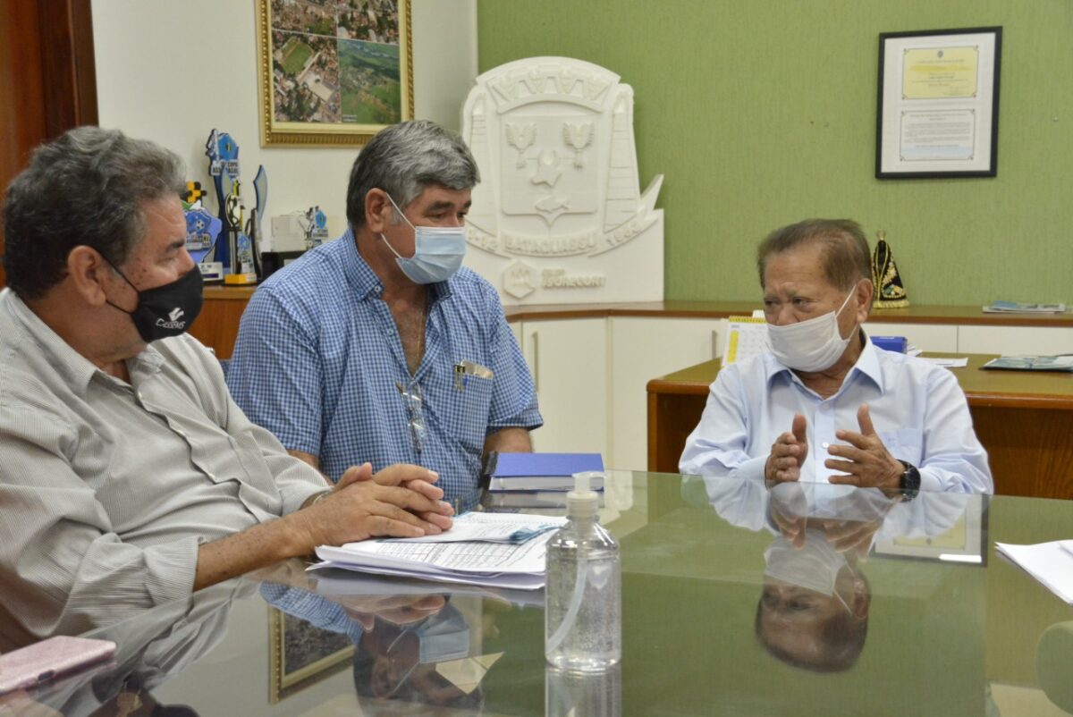 Akira recebe representantes do Simted para tratar do piso nacional dos professores Akira recebe representantes do Simted para tratar do piso nacional dos professores