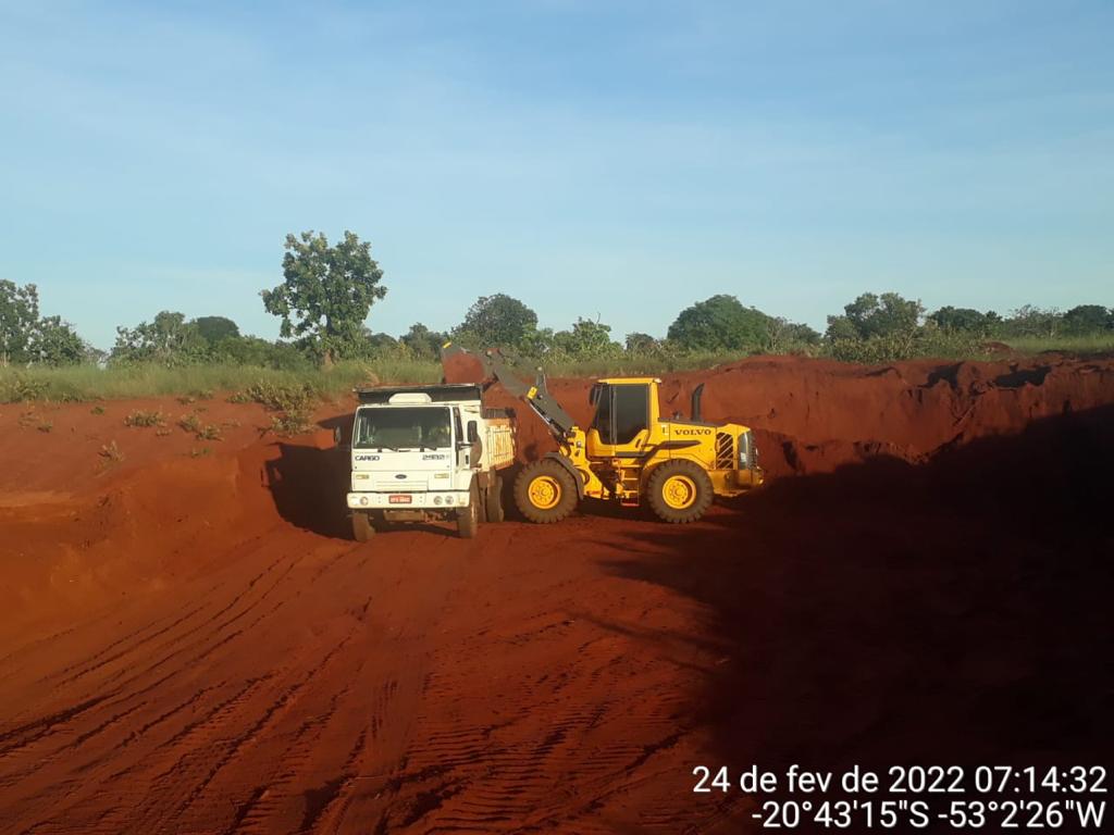 Brasilândia realiza recuperação de estradas vicinais do Assentamento Mutum