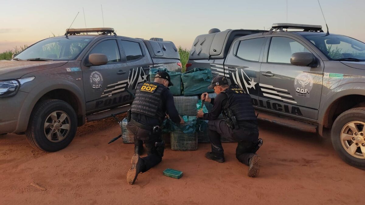 DOF apreende mais de meia tonelada de pasta base de cocaína ao lado de pista para aviões