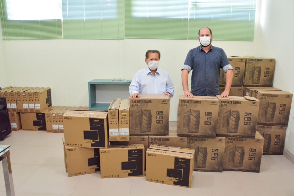 INVESTIMENTOS: Akira entrega novos computadores para atender Secretaria Municipal de Saúde INVESTIMENTOS: Akira entrega novos computadores para atender Secretaria Municipal de Saúde