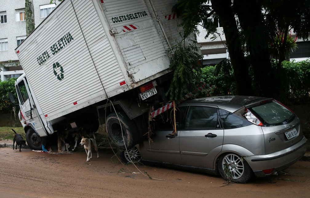 Petrópolis tem 38 óbitos e expectativa de mais chuva ao longo do dia