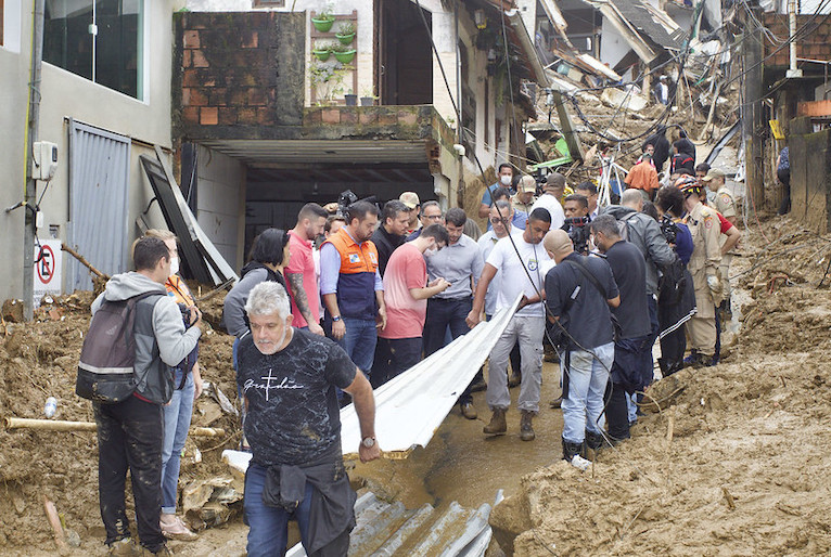 Chuva em Petrópolis já deixou mais de 100 mortos Chuva em Petrópolis já deixou mais de 100 mortos