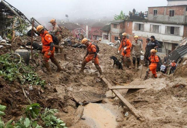 Chuva em Petrópolis já deixou mais de 100 mortos
