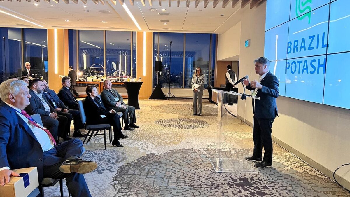 Ministra Tereza Cristina está no Canadá em busca de potássio para o Brasil