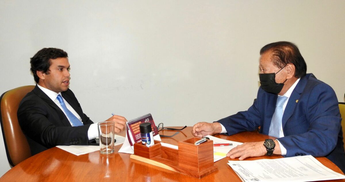 Em Brasília, prefeito Akira Otsubo se reúne com parlamentares em busca de recursos federais Em Brasília, prefeito Akira Otsubo se reúne com parlamentares em busca de recursos federais