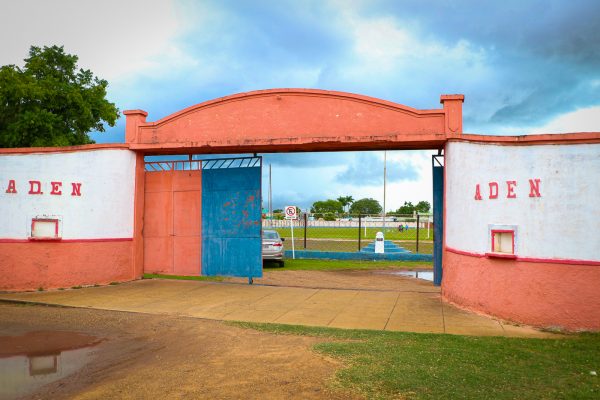 Prefeito Angelo Guerreiro anuncia projeto com pista de atletismo emborrachada e outras diversas melhorias para o Estádio da ADEN Prefeito Angelo Guerreiro anuncia projeto com pista de atletismo emborrachada e outras diversas melhorias para o Estádio da ADEN