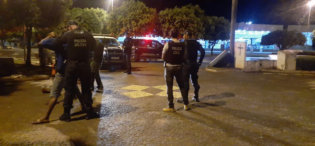 Em Três Lagoas, Operação Saturação aborda 72 pessoas, prende quatro e recupera dois veículos furtados