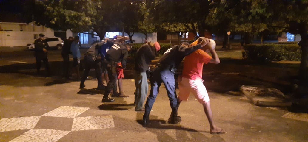Em Três Lagoas, Operação Saturação aborda 72 pessoas, prende quatro e recupera dois veículos furtados
