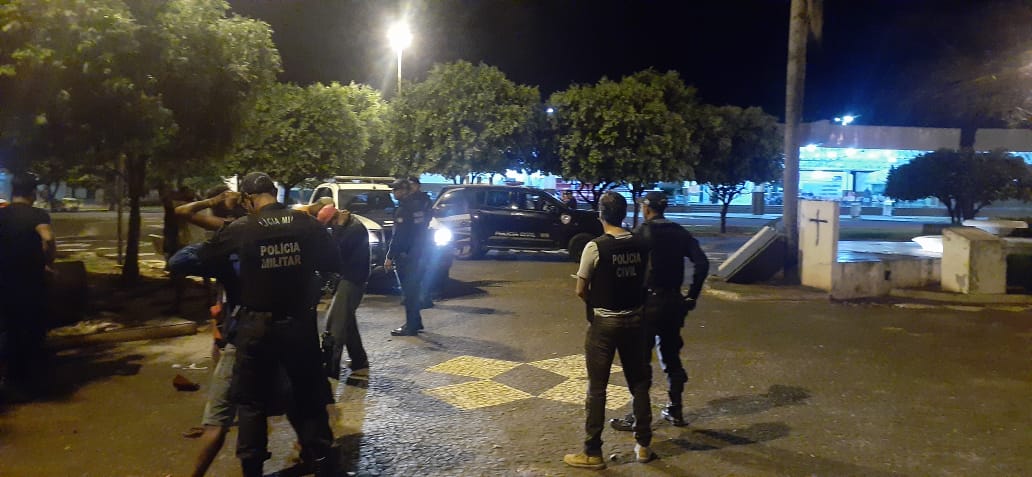 Em Três Lagoas, Operação Saturação aborda 72 pessoas, prende quatro e recupera dois veículos furtados